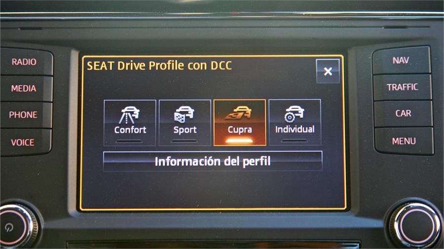El Driver Profile permite adecuar la respuesta de motor, cambio, suspensión, dirección, ESP y cruise activo al tipo de conducción elegido.