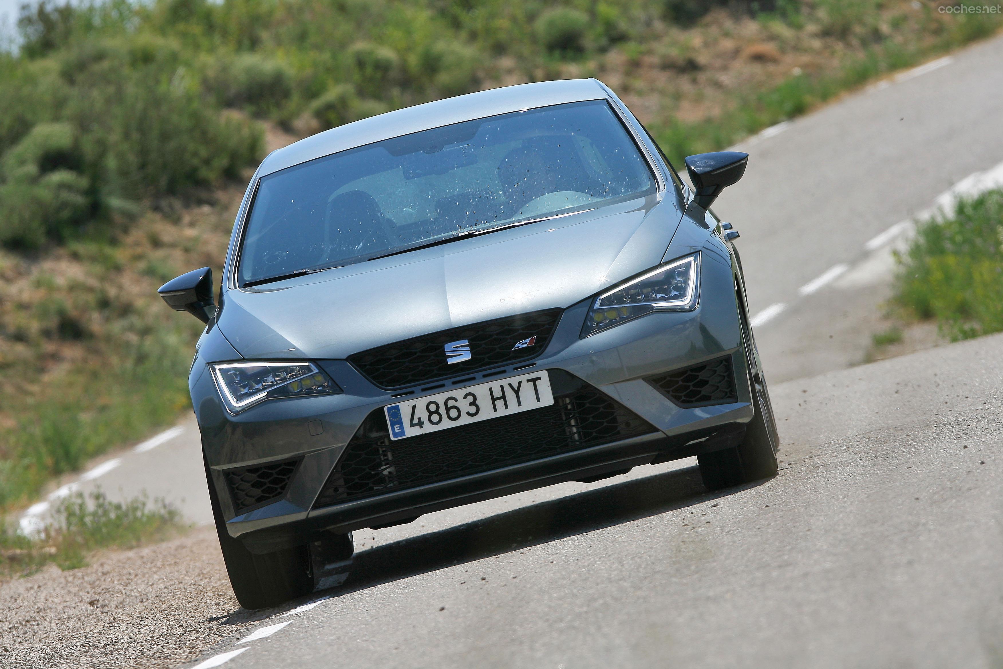 La polivalencia del Seat no tiene rival. Es un coche para todos los usos: para el día a día, para viajar con la familia o desfogarse en un puerto de montaña o en tandas en circuito.