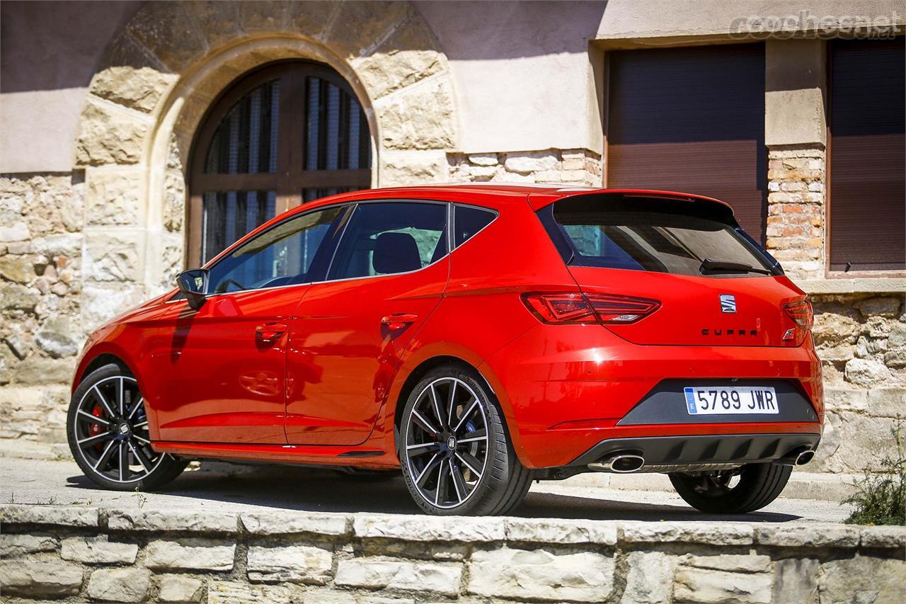 El SEAT León CUPRA 300 es un chollo. 31.250 euros por un coche bien acabado, cómodo y que ofrece un placer de conducción digno de un superdeportivo.