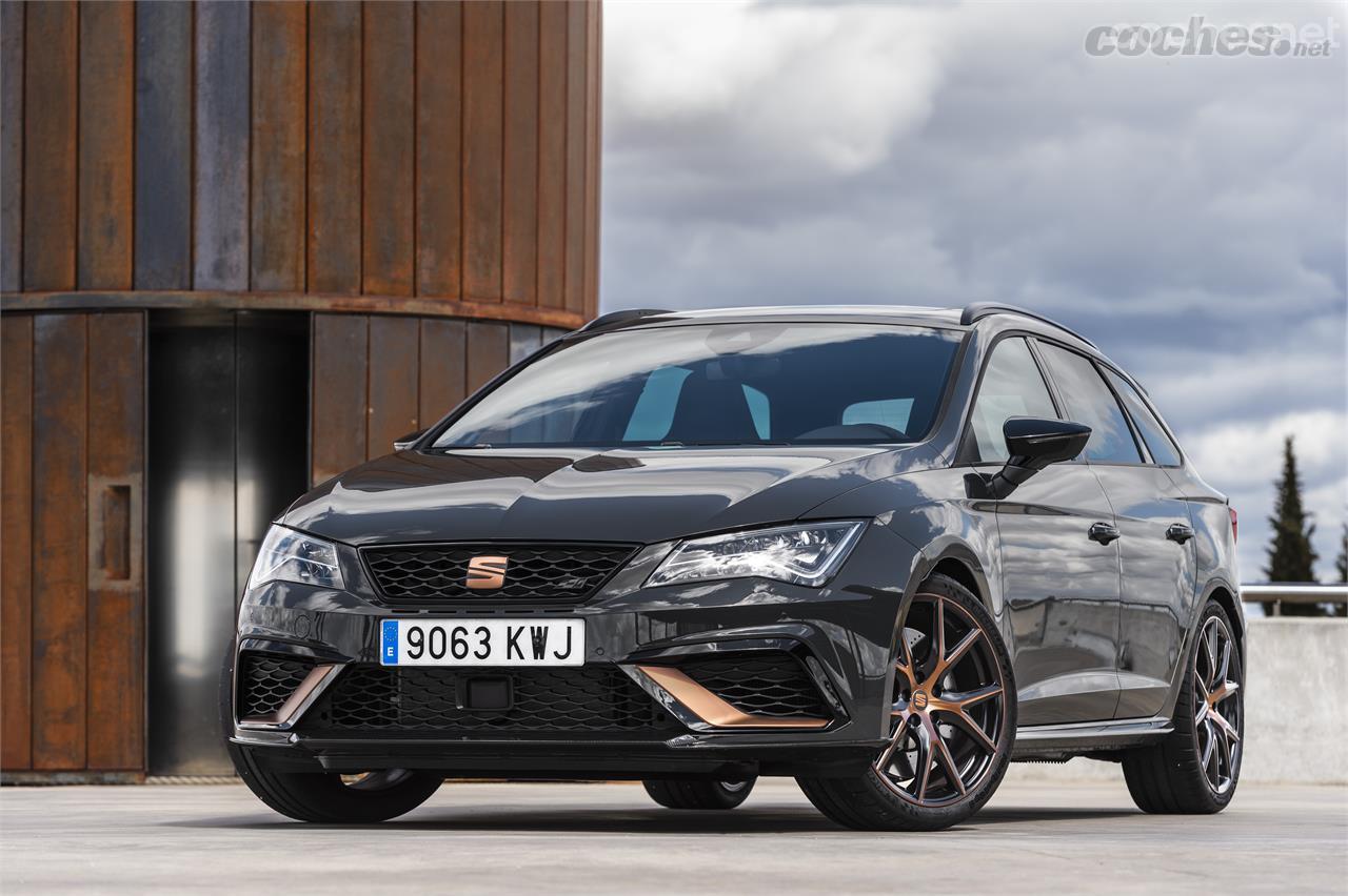 El León ST Cupra R será ideal para aquellos que gusten de la exclusividad y de las sensaciones de conducir un coche con carácter, pero sin renunciar disfrutarlo día a día de un modo práctico.