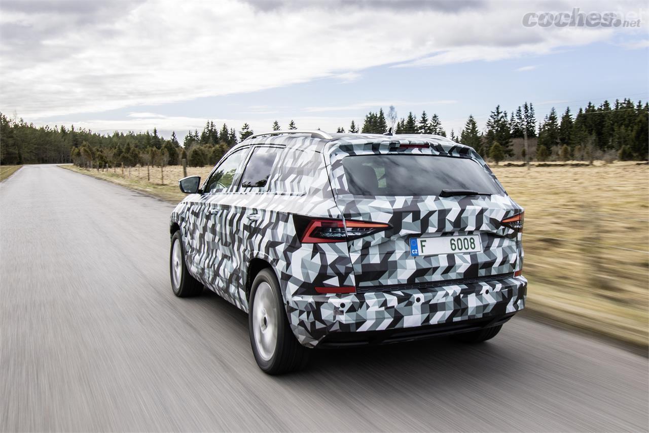 El camuflaje del coche no impide ver sus líneas generales o el diseño de los pilotos traseros, muy parecidos a los del Kodiaq.