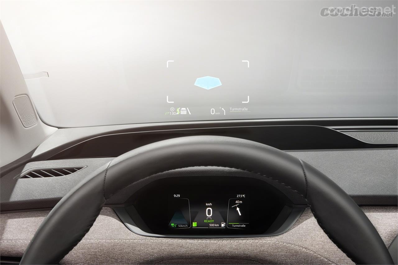 Entre sus "gadgets" tecnológicos, cabe destacar el head-up display con realidad aumentada.