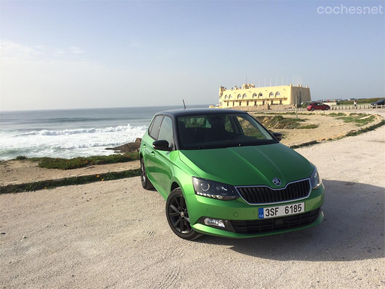 Esta es una de las múltiples decoraciones bicolor que había en la presentación del Fabia en Cascais (Portugal), verde Rally con techo y llantas en negro.