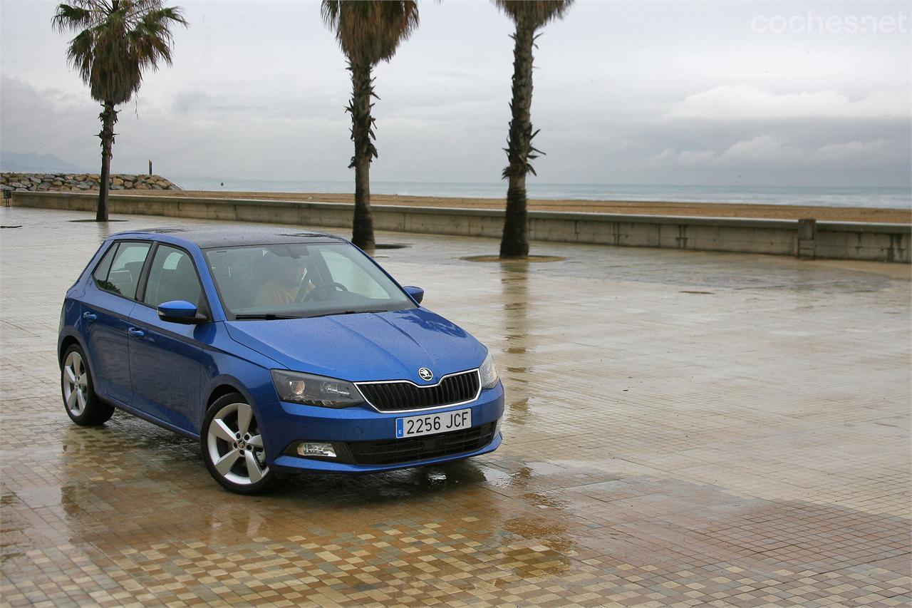 El vehículo se introduce en la línea de diseño establecida por las últimas novedades de Skoda. Fotos: Eloy García