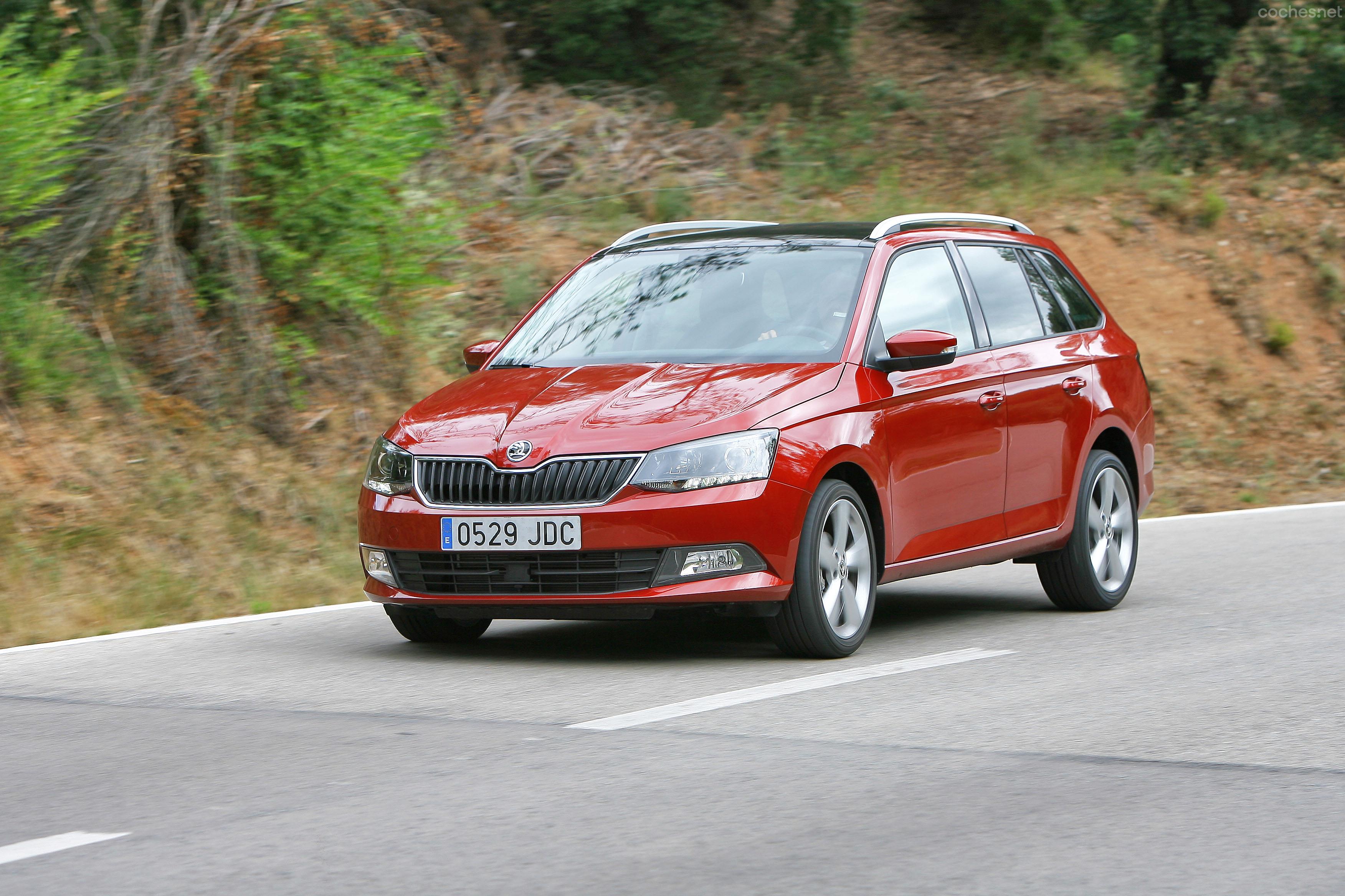 La actitud del Fabia en curva es correcta pero no consigue seguir el ritmo del Ibiza en carreteras viradas pese a contar con el mismo motor. Sí supera al Seat en confort.