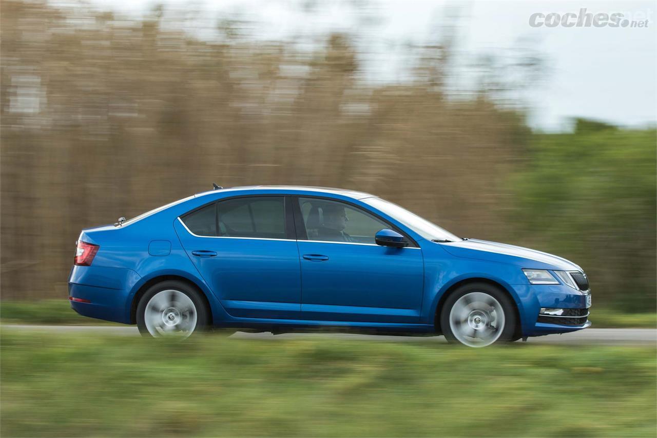 La gama de motores TSI empieza con un 3 cilindros de 1 litro que declara 115 CV, la misma potencia que el 1.6 TDI diésel.