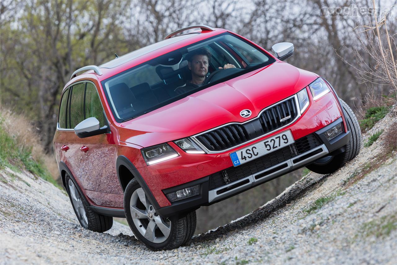 El Skoda Octavia Scout puede ser utilizado en off-road siempre que las dificultades no sean extremas. Tiene un comportamiento muy parecido al de un SUV.