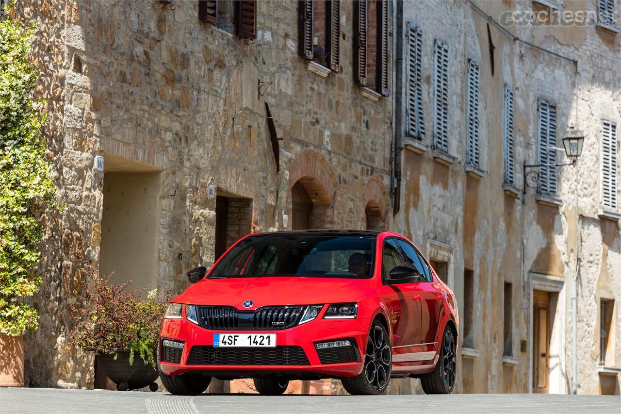 La imagen deportiva del Octavia RS 245 es evidente. Se convierte en el Skoda Octavia más potente en la historia de la marca. 