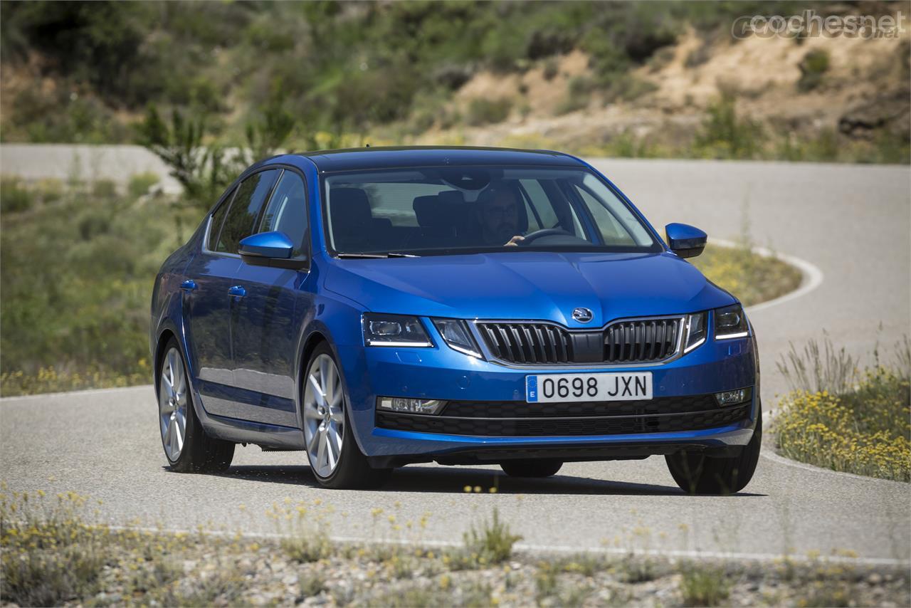 De carácter más tranquilo, el Skoda es claramente más confortable que su rival. Su motor tiene buena aceleración pero carece de potencia en alta.