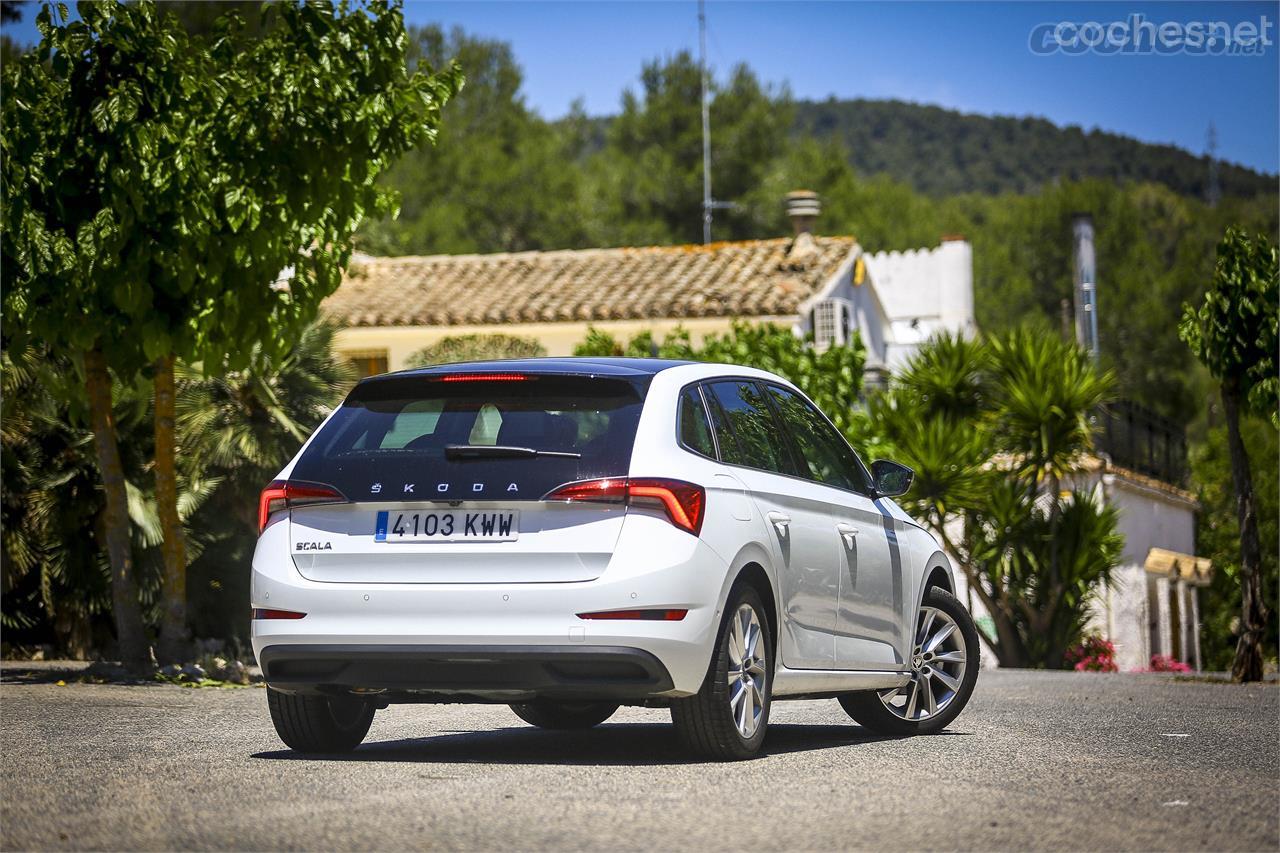 Este compacto de agradable diseño emplea la plataforma MQB-A0 que también reutiliza y "alarga" el Skoda Kamiq.