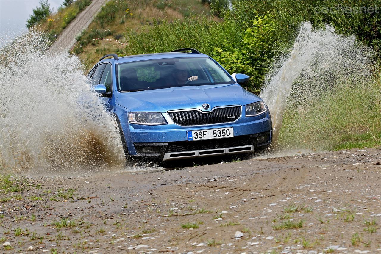 Tuvimos la oportunidad de probarlo en un circuito de off-road que el ADAC tiene muy cerca de Hamburgo (Alemania).