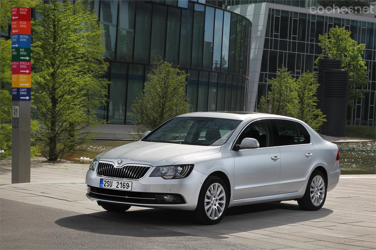 Adopta la línea de diseño planteada por Skoda en el Rapid y el Octavia