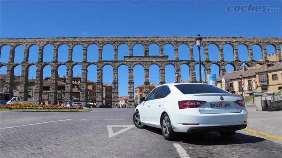 En el trayecto de Segovia a Barcelona el consumo medio real fue de 4,6 l/100 km, con temperaturas de casi 40º C, a plena carga y con el climatizador a tope.