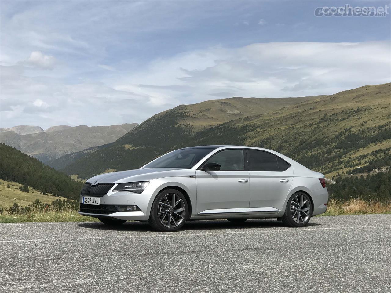 Los SUV quitan cada vez más ventas a las berlinas tradicionales, sin embargo, éstas últimas son más cómodas en carretera y gastan mucho menos.