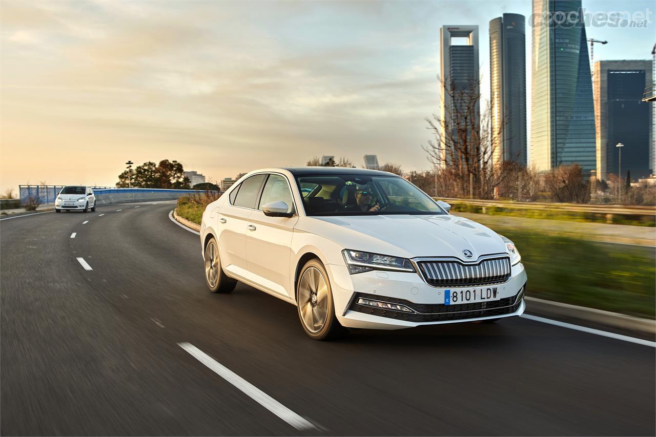 Skoda Superb iV, primer coche híbrido enchufable de la marca.