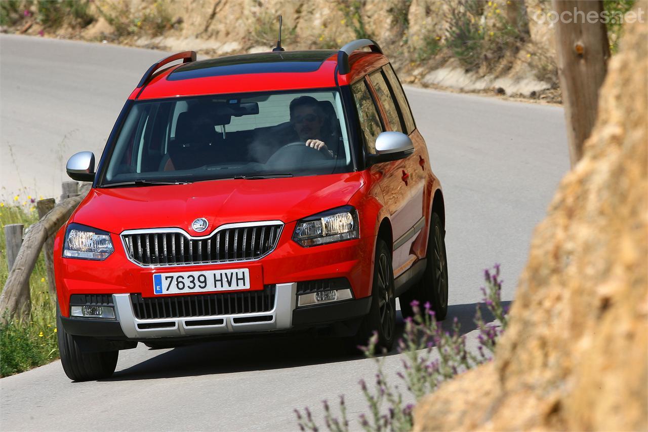 En carretera el Skoda Yeti se conduce casi como un turismo, aunque su altura se deja notar.