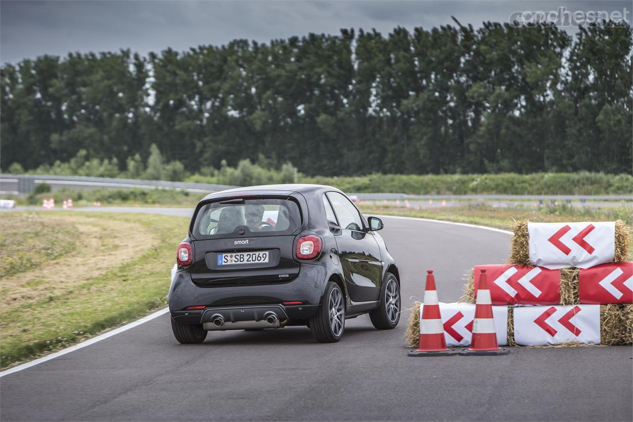 En el circuito alemán ATC Aldenhoven, el Smart Brabus demostró su carácter noble al enlazar virajes muy pronunciados a alta velocidad. 