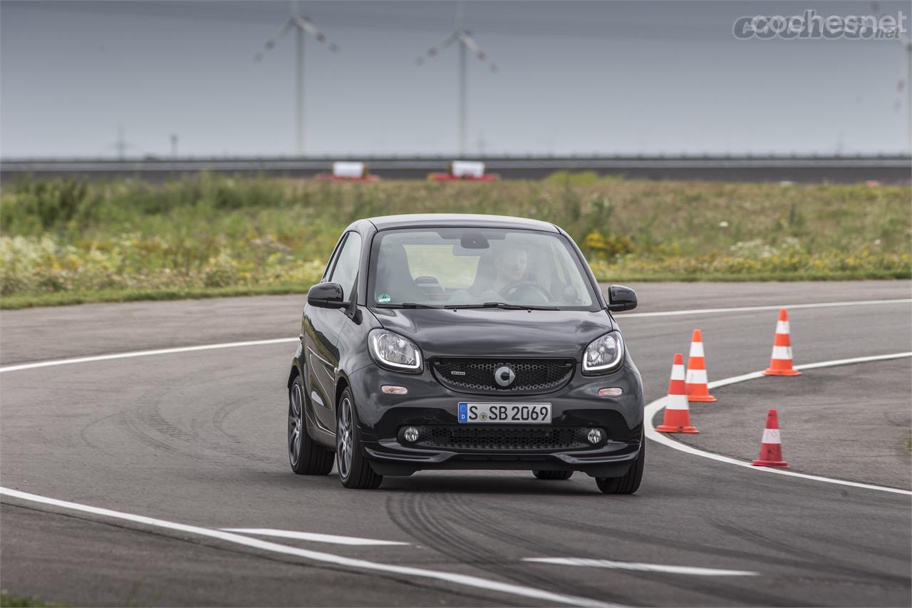 Dispone de un tren de rodaje deportivo Brabus Performance que está rebajado en 10 mm con respecto al Smart estándar