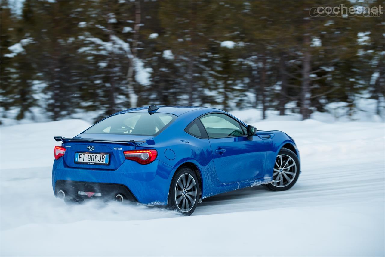 Desarrollado conjuntamente con Toyota, el BRZ es un cupé de propulsión trasera, divertidísimo sobre nieve.