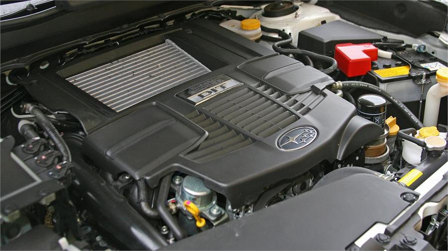 La mecánica turbo de 2 litros y 4 cilindros bóxer rinde 240 CV y 350 Nm. Sorprende poder lograr medias de consumo próximas a los 9 l/100 km.
