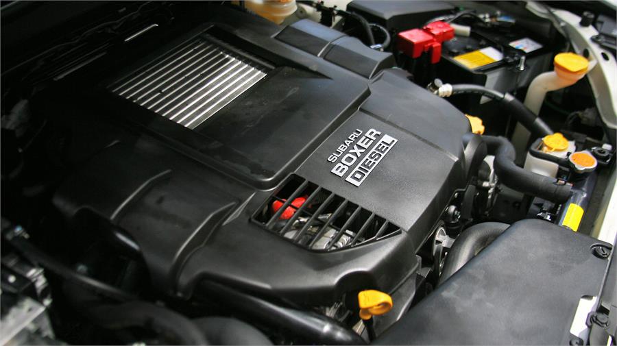 El motor diésel de configuración boxer asegura una excelente entrega a bajo y medio régimen en detrimento de la eficacia en la banda alta del cuentarrevoluciones