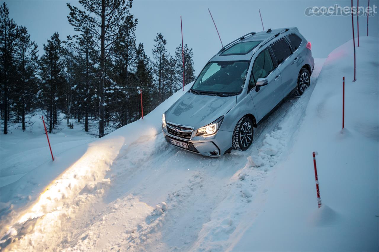 El Forester es el Subaru con mayor vocación campera. Se trata de un SUV medio que ofrece una habitabilidad y un maletero muy capaces.