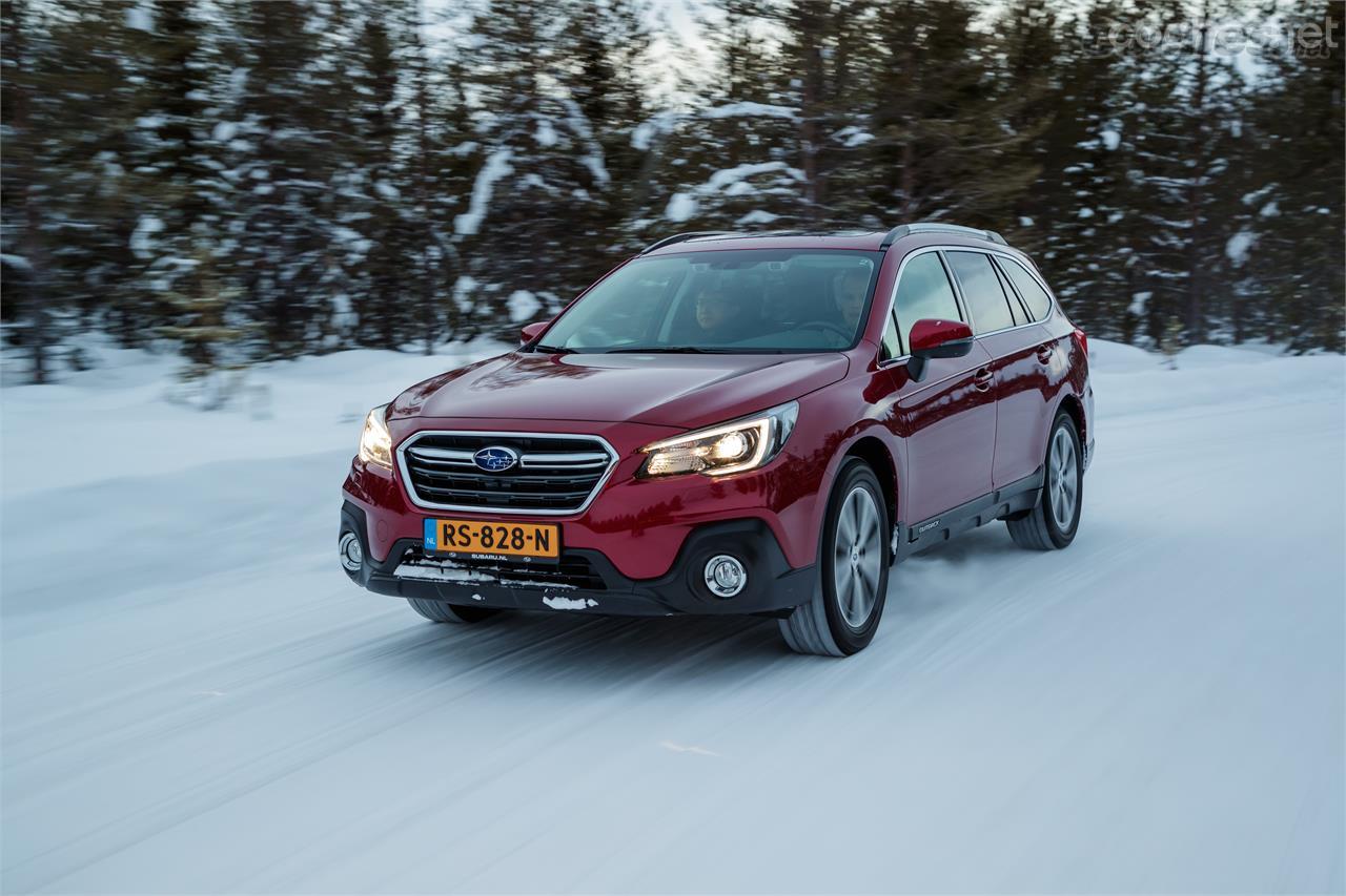 El Outback es un familiar con tracción integral y una suspensión confortable. Es, de los SUV de la marca, el que menos a gusto se encuentra en los caminos.