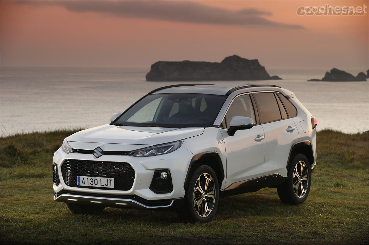 Suzuki Across es básicamente un Toyota RAV4 híbrido enchufable al que se le ha cambiado el frontal. De esta manera, Suzuki puede reducir su porcentaje de emisiones globales. 