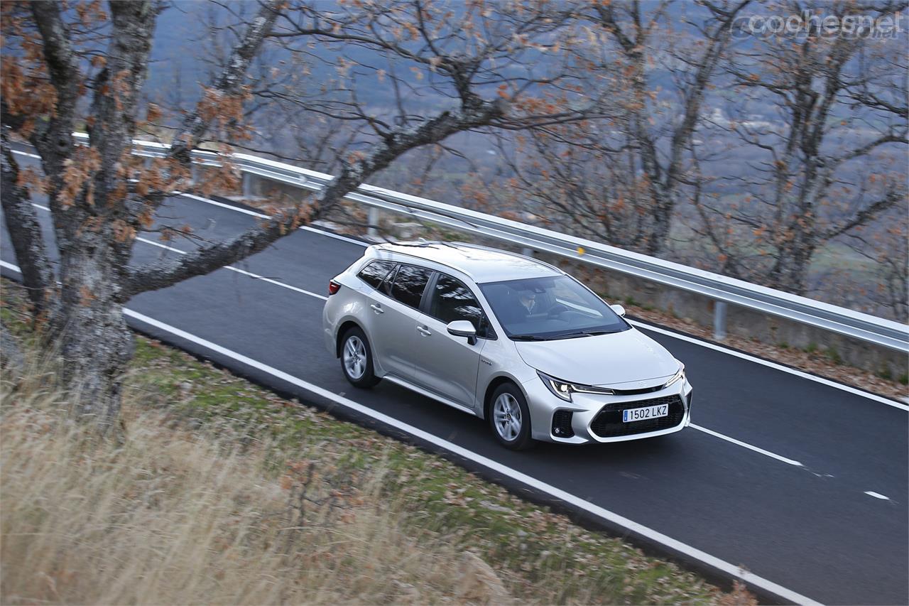 Con el nuevo Swace, Suzuki entra por primera vez en el segmento C familiar. También es su primer coche híbrido.