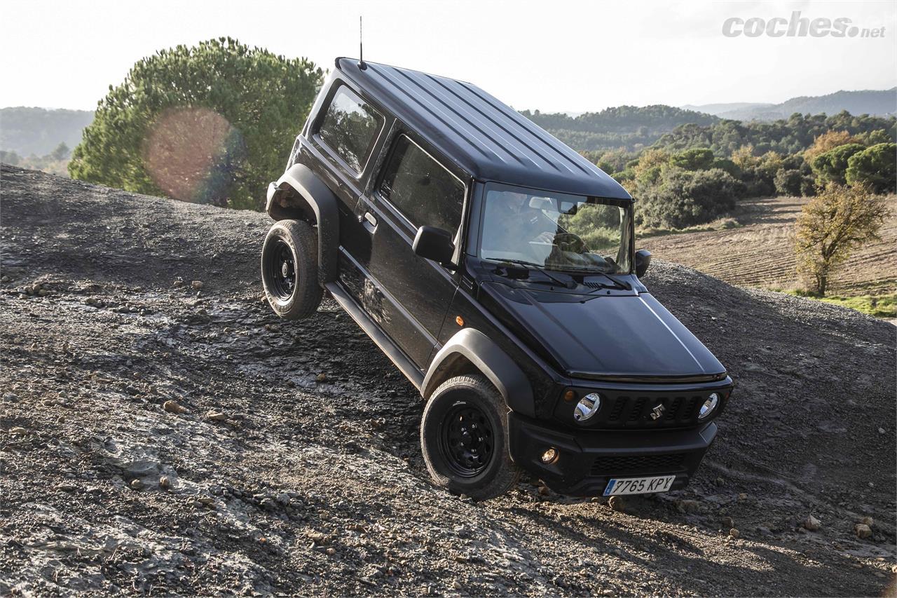 El nuevo Jimny es de los pocos todoterreno que quedan con los que se puede disfrutar trialeando.