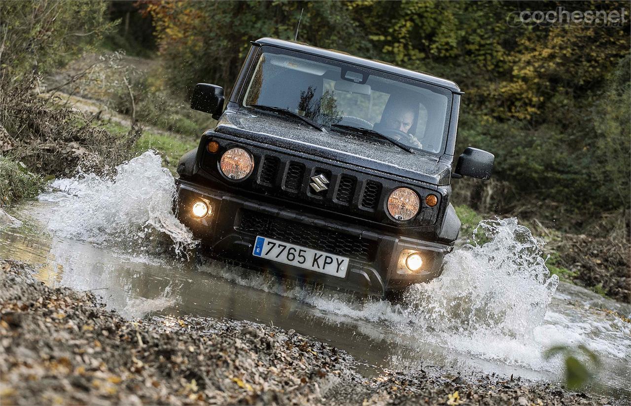 La eficacia en off-road de este Suzuki es intachable. Permite vadear ríos con toda confianza. 