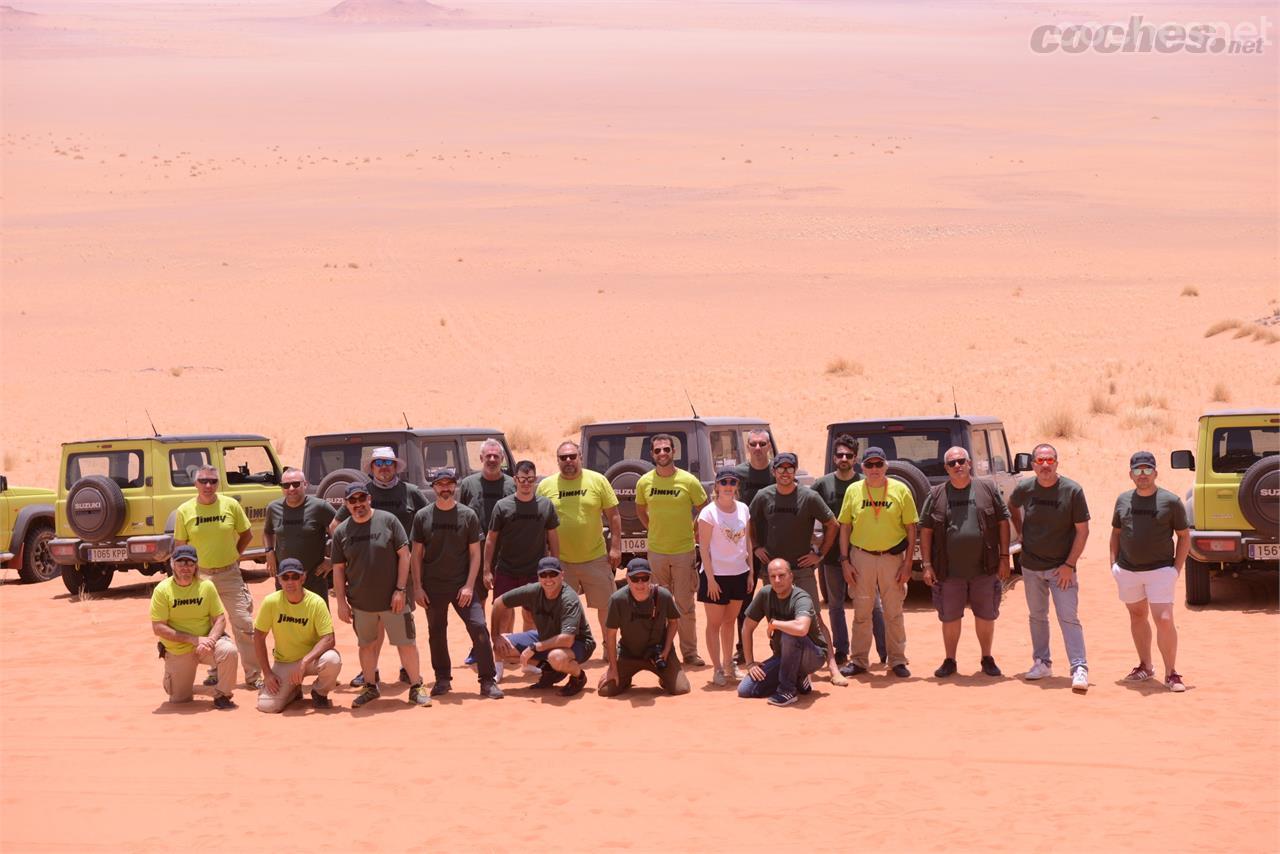 Aquí los "protas" de la aventura, sin duda de las mejores que hemos vivido en una presentación de un coche en Marruecos.