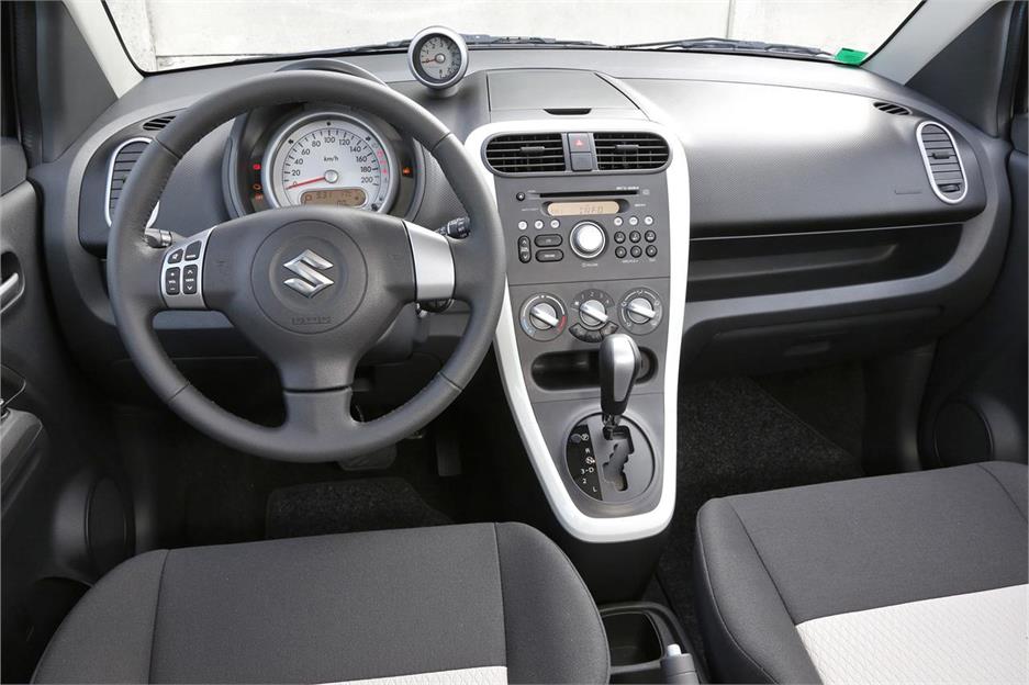 Suzuki splash салон