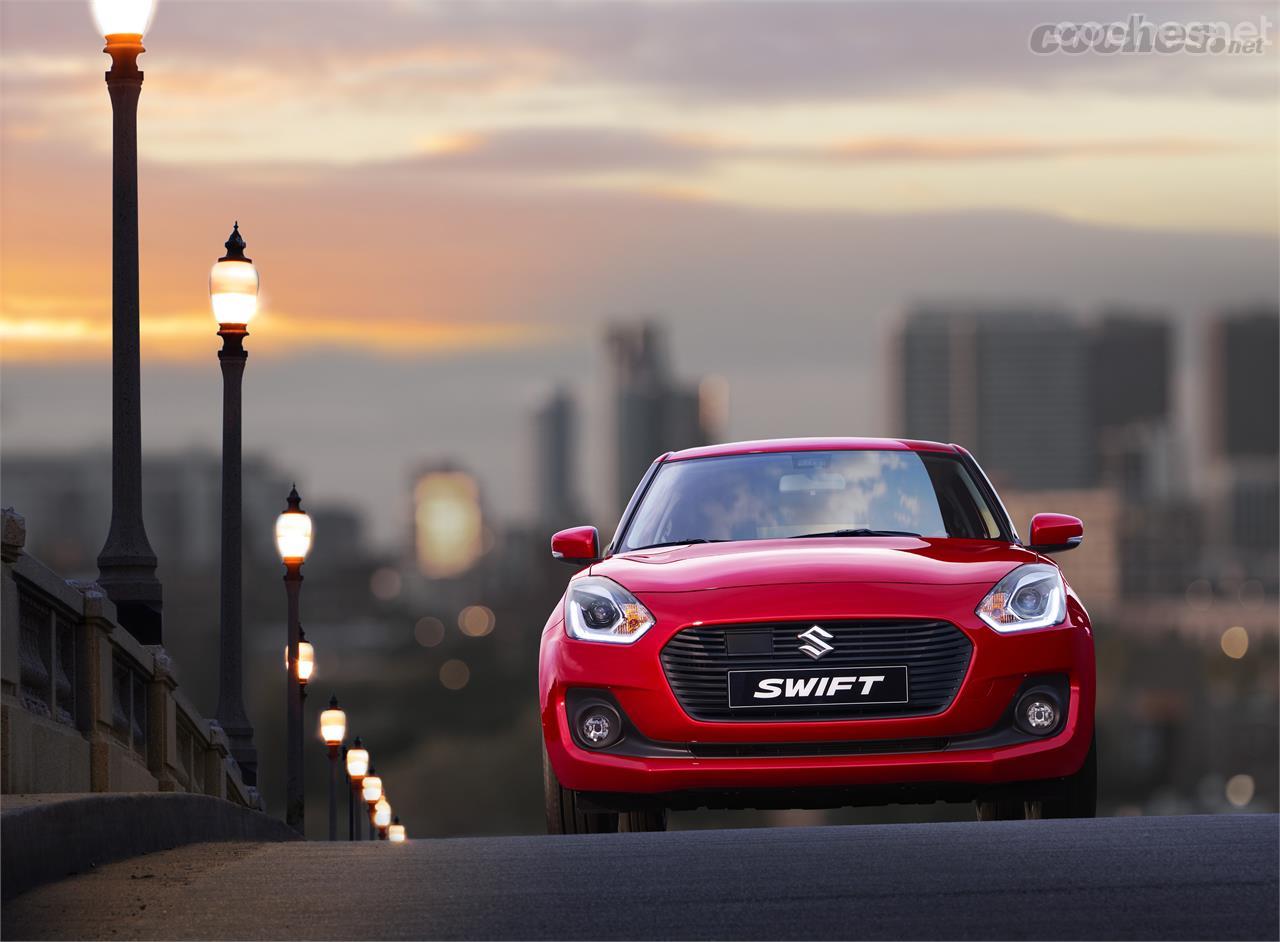 El frontal del nuevo Suzuki Swift tiene una parrilla más ancha y unos nuevos faros LED. 