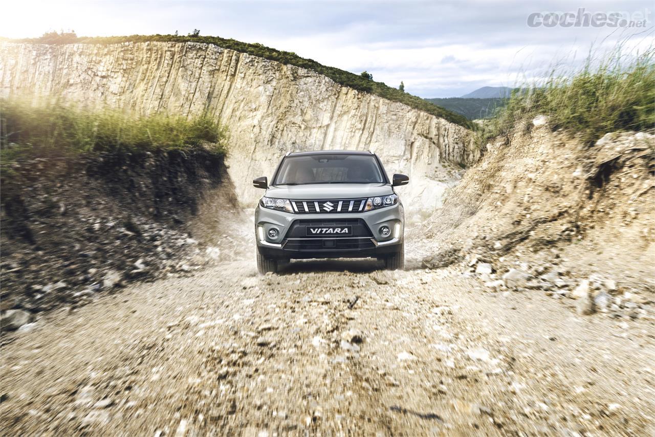 Hace años que el Suzuki Vitara perdió su reductora, pero sigue siendo un buen SUV para salir al campo. 