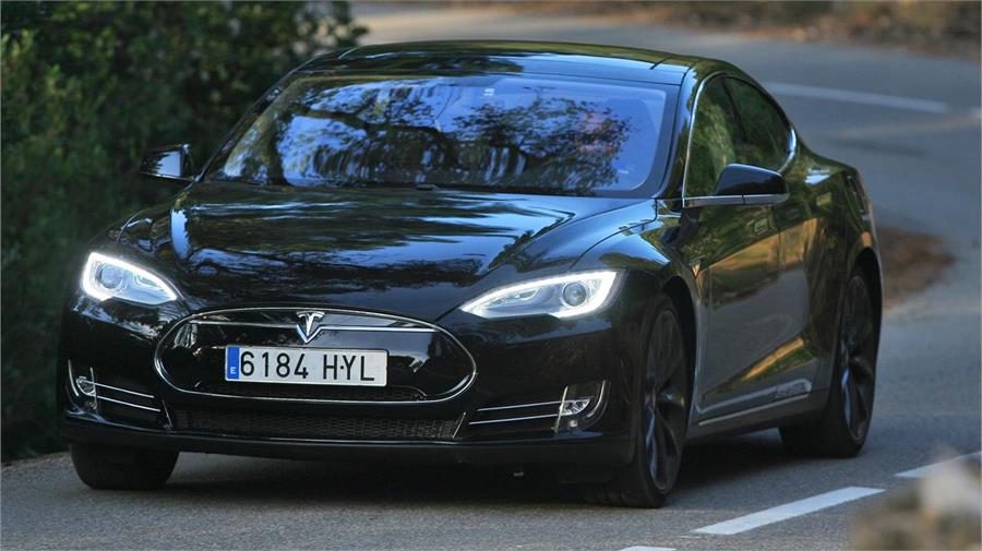 El Tesla Model S ofrece unas prestaciones y autonomía que otros coches eléctricos no pueden alcanzar. Se ha convertido en un modelo de éxito en todo el mundo. (Fotos: Eloy García). 
