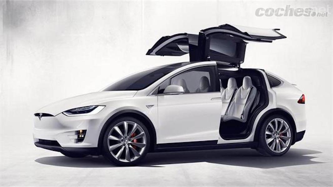 El Tesla Model X también se beneficia de las nuevas baterías de 100kWh y a partir de ahora cuenta con una versión más potente y con mayor autonomía.