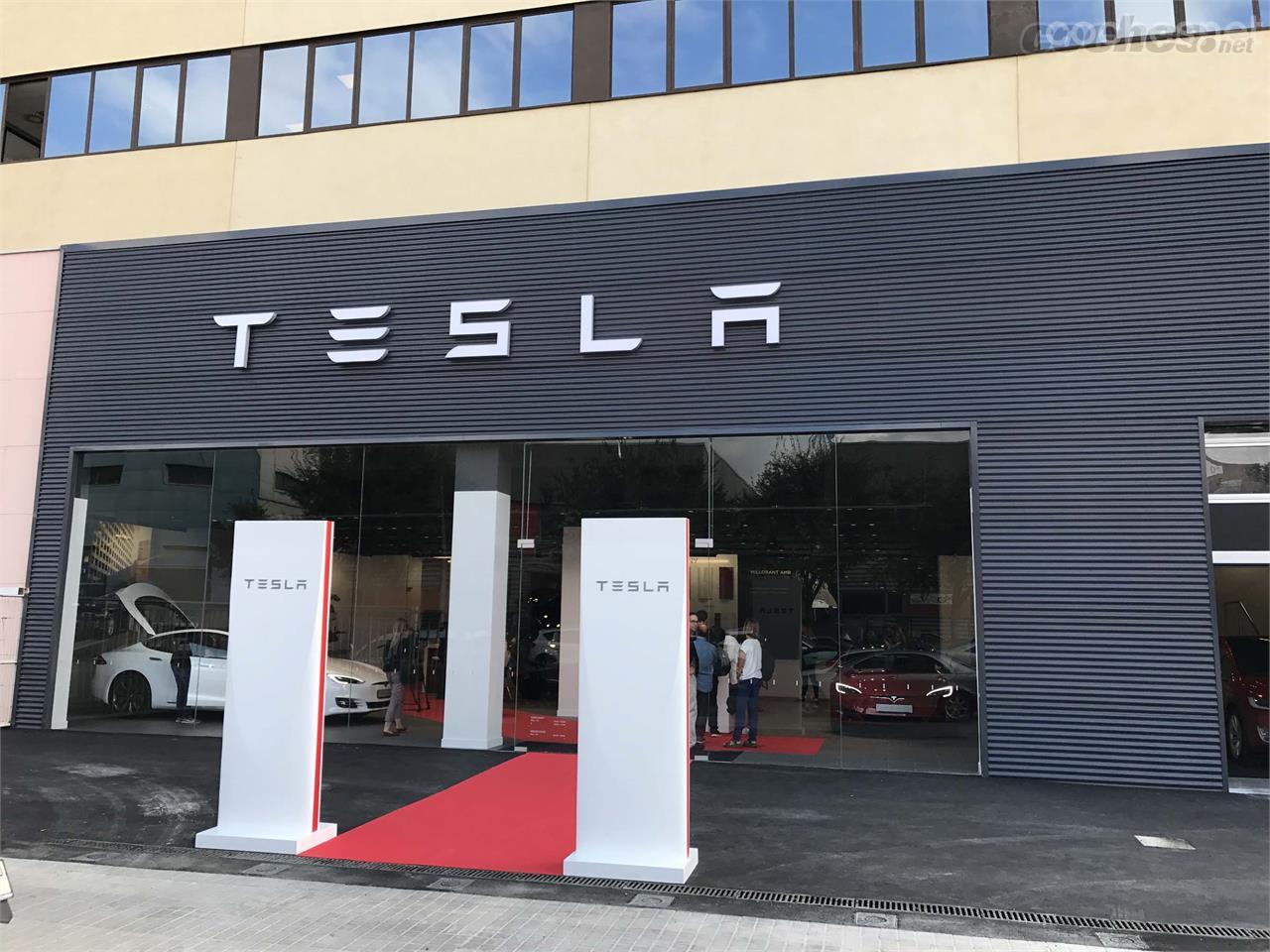 Tesla inaugura sus primeras instalaciones en España