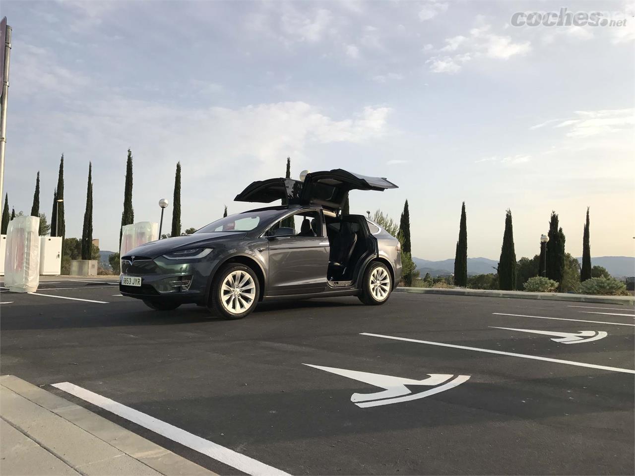 Hoy 19 de septiembre de 2017, Tesla también ha inaugurado el Supercharger de Sant Cugat del Vallès (Barcelona), muy cerca de las autopistas C-16, AP-7 y C-58.