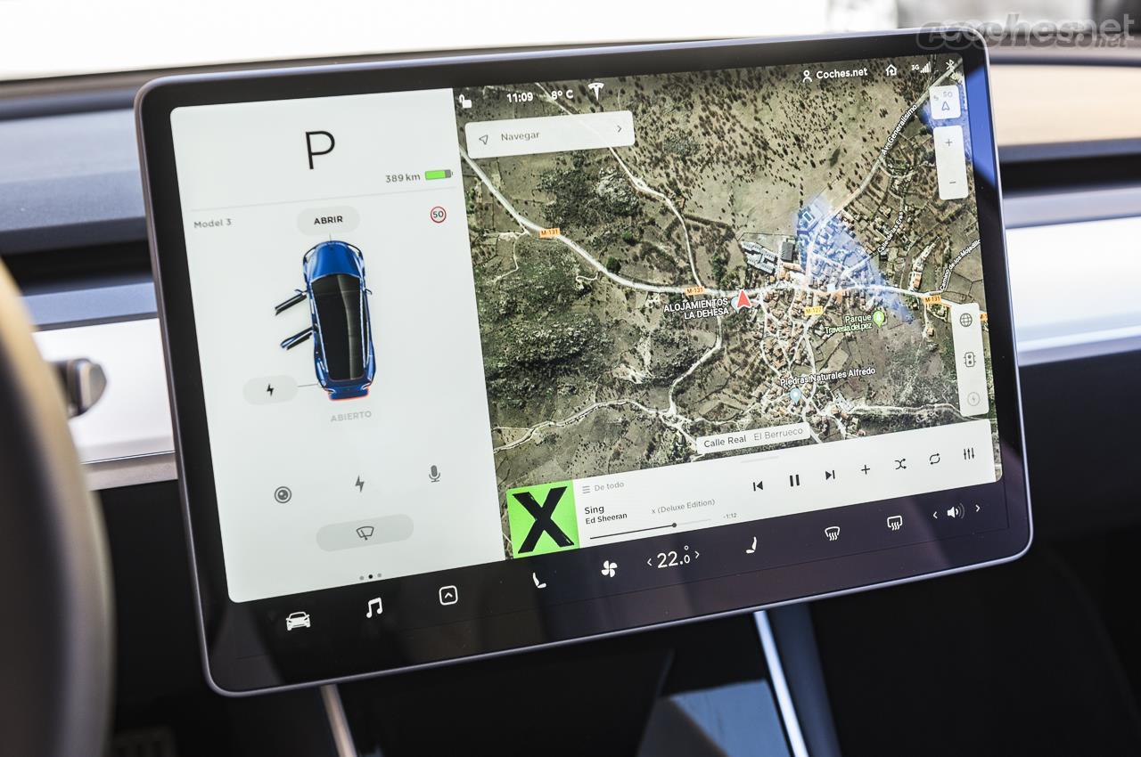 La pantalla ahora está situada en posición horizontal. En el Model X y en el S ésta tiene un formato vertical.