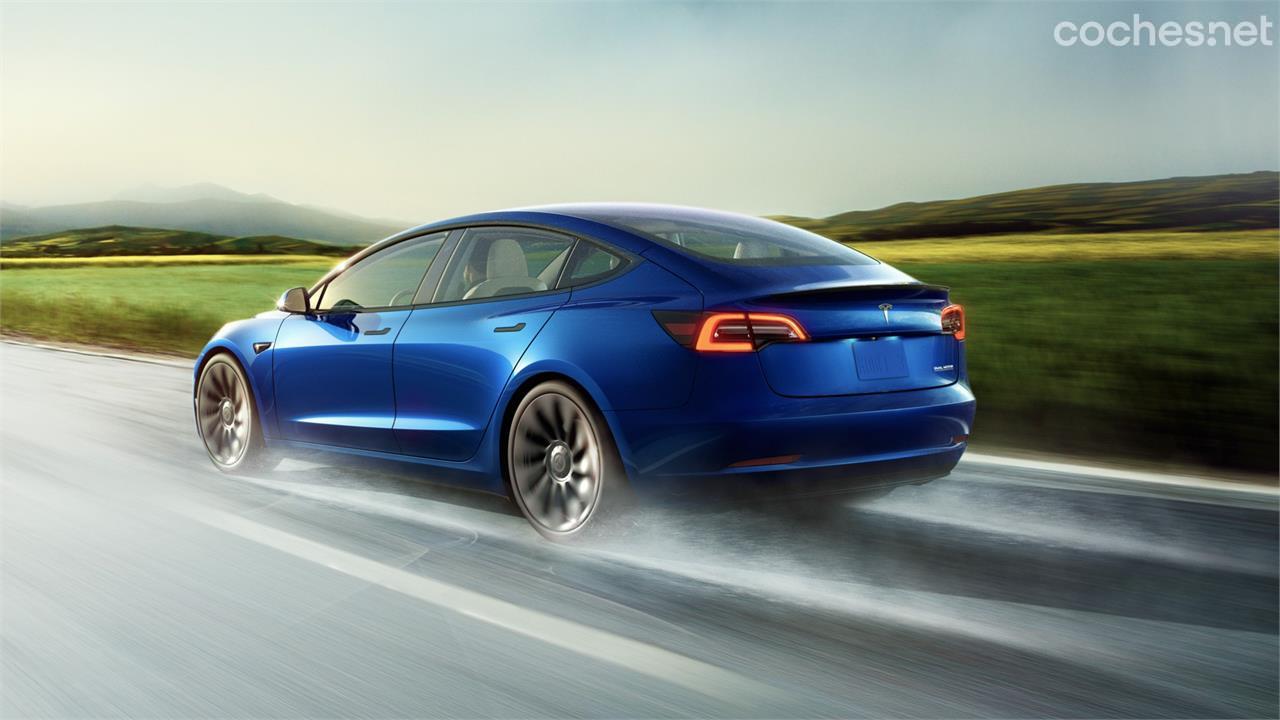 Del Model 3 hay 3 versiones para elegir, con tracción trasera, total, con batería de 60 o 75 kWh y potencias de 325, 351 y 480 CV.