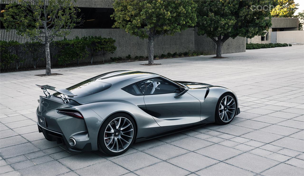 El color gris convierte al Toyota FT-1 en un coche algo más discreto.