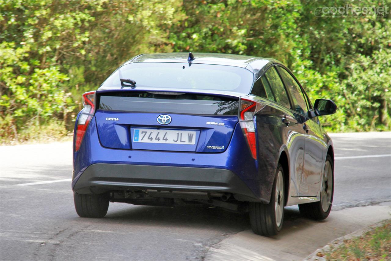 El Prius es un coche al que le gustan las curvas, algo que no sucedía con la generación anterior. La estabilidad es buena pero el control es excesivamente intrusivo.