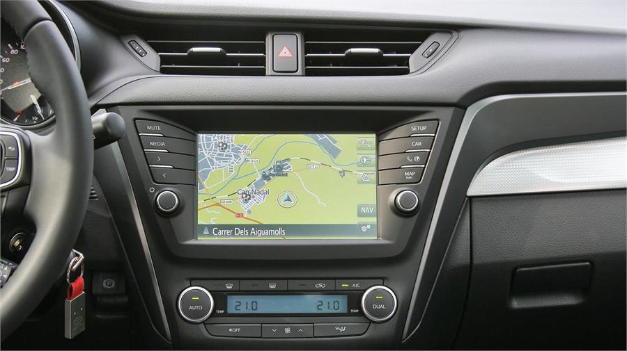 El sistema multimedia Toyota Touch 2 se incluye en el equipamiento de serie del acabado Advance. Si se quiere navegación (Touch 2 & Go) habrá que desembolsar 600 euros adicionales.