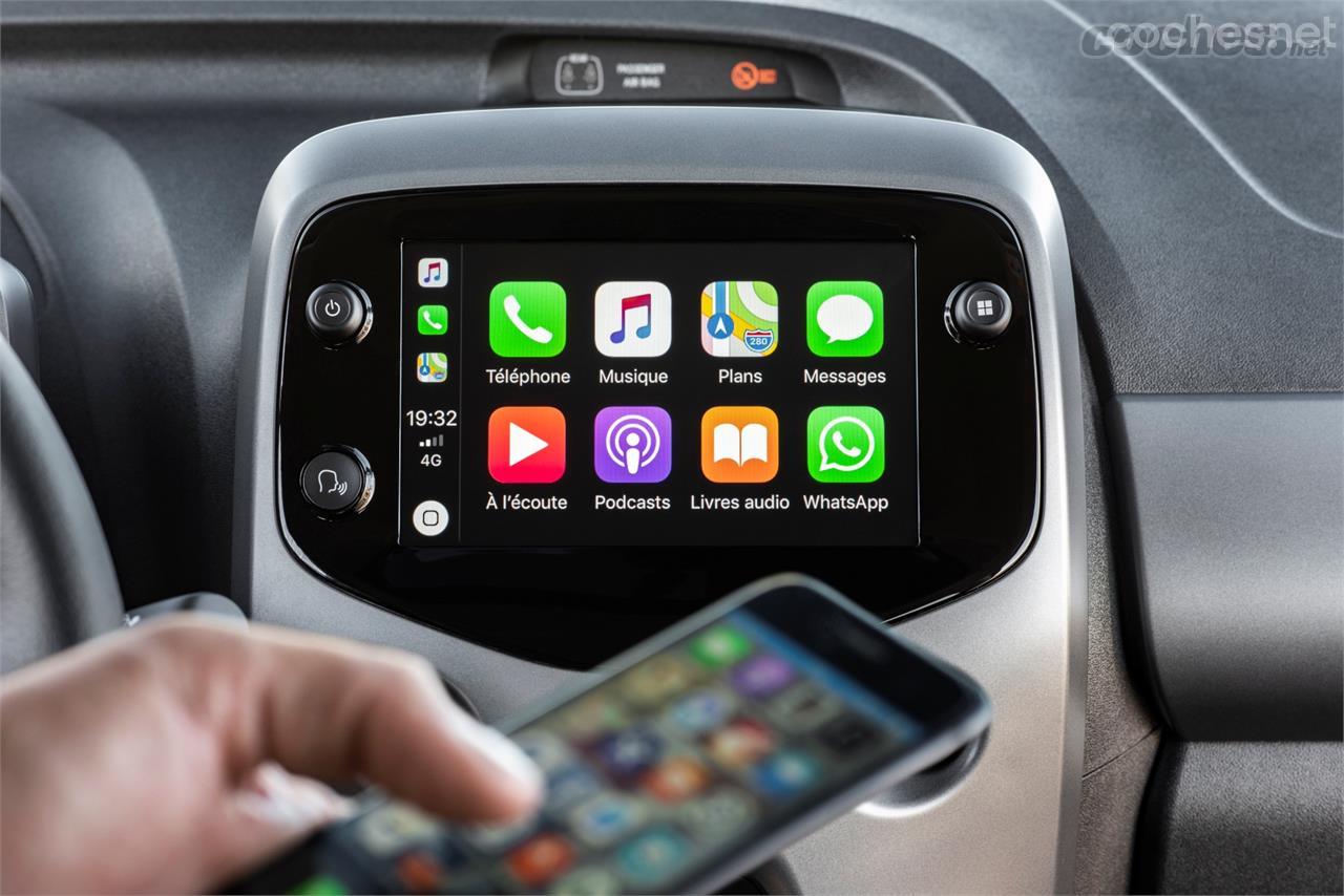 El sistema de infoentretenimiento con pantalla táctil de 7 pulgadas es de serie y ofrece conectividad Apple CarPlay y Android Auto.