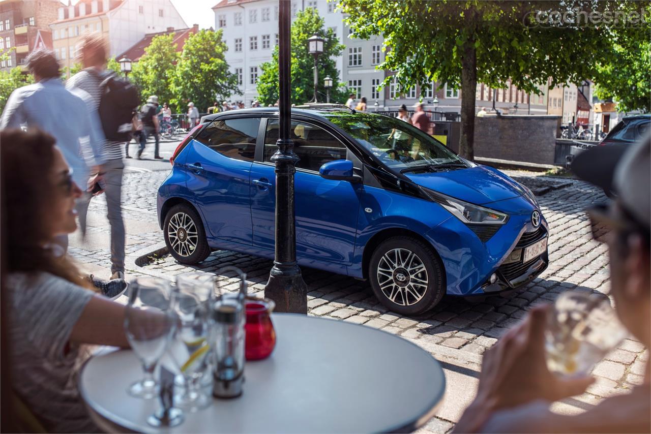 El Aygo x-clusiv se añade como edición especial con carrocería bicolor y equipamiento más beneficioso en precio para el cliente.