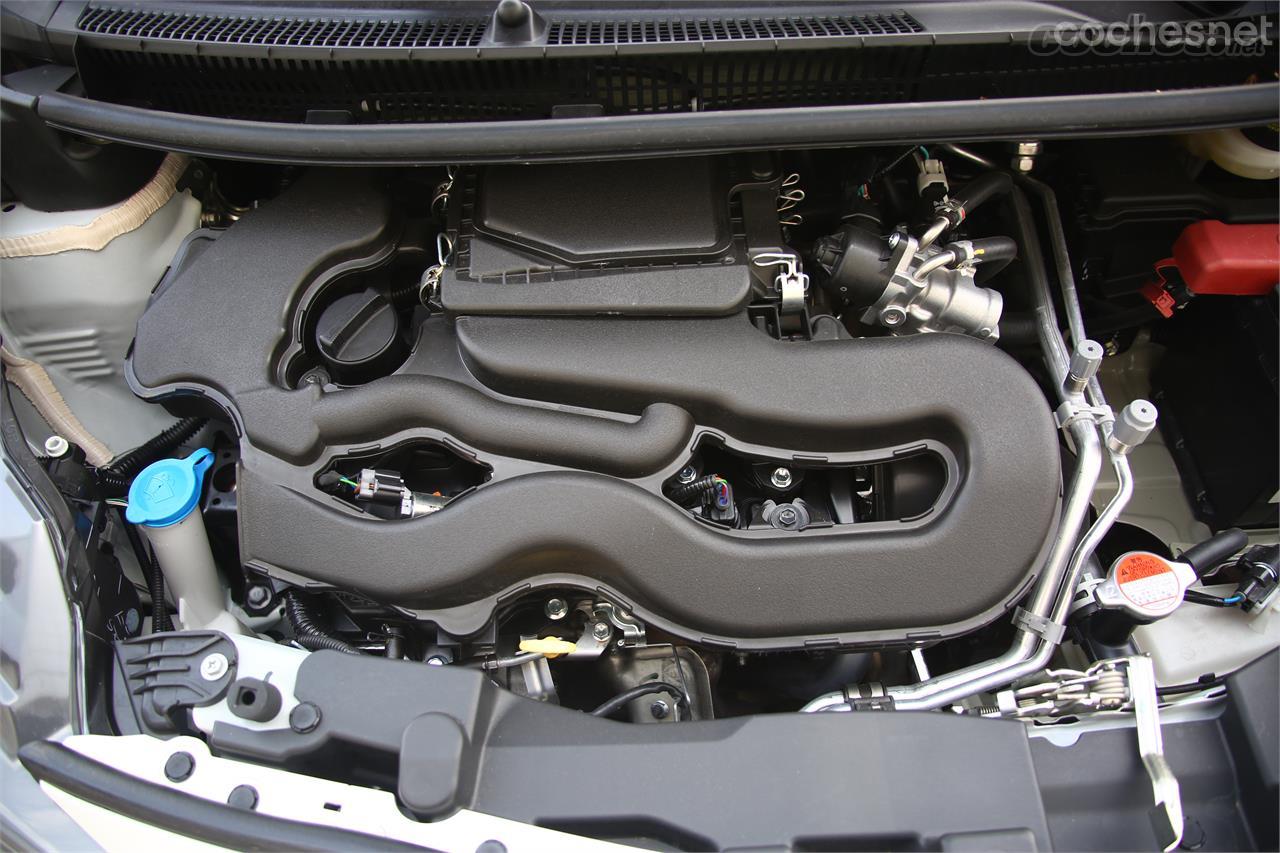 Tres cilindros, 1.0 litro y atmosférico. Con ello ofrece 72 CV y 93 Nm de par y se puede asociar a un cambio manual de 5 relaciones o a una caja de cambios automática.