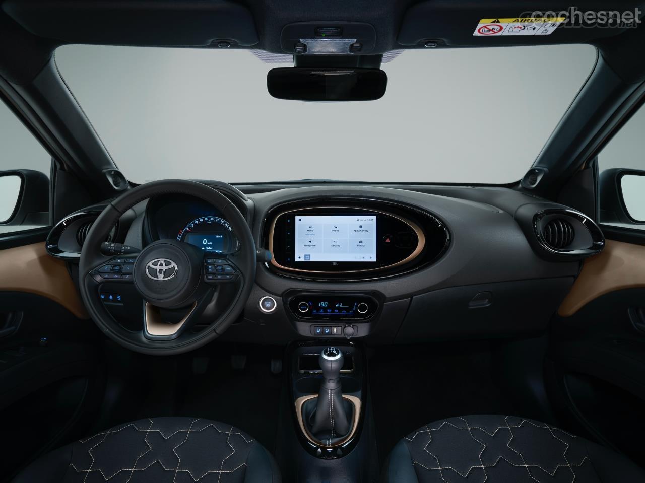 El Toyota Aygo X 2022 adopta la pantalla de 9 pulgadas del Yaris Cross, compatible con smartphones.