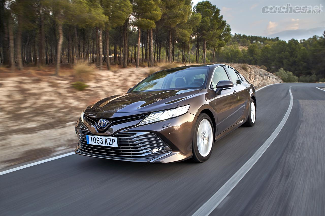 Toyota Camry: La berlina híbrida de representación