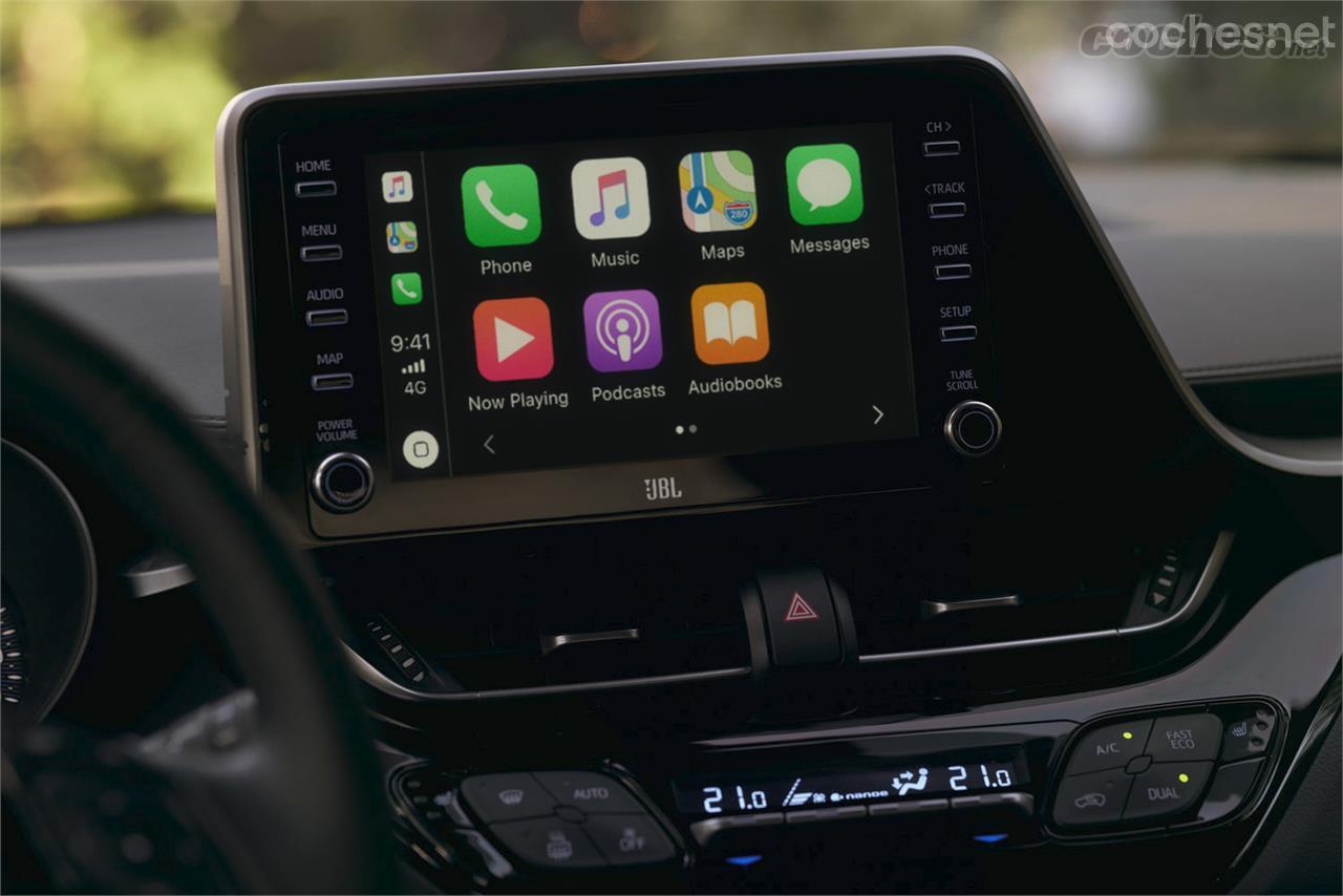 El sistema de infoentretenimiento es compatible ahora con Apple CarPlay y Android Auto. 